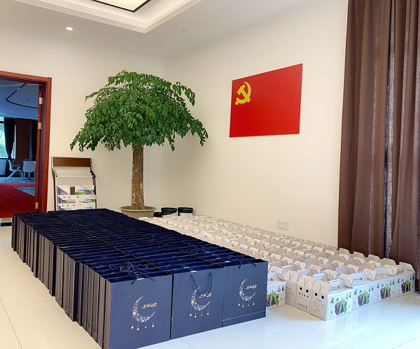 “歡樂(lè)中秋，情濃意濃”